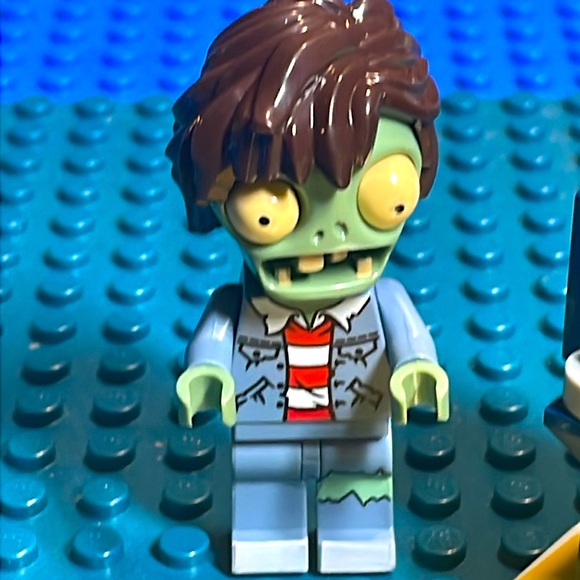 Arcade Zombie - Picture 3 of 5